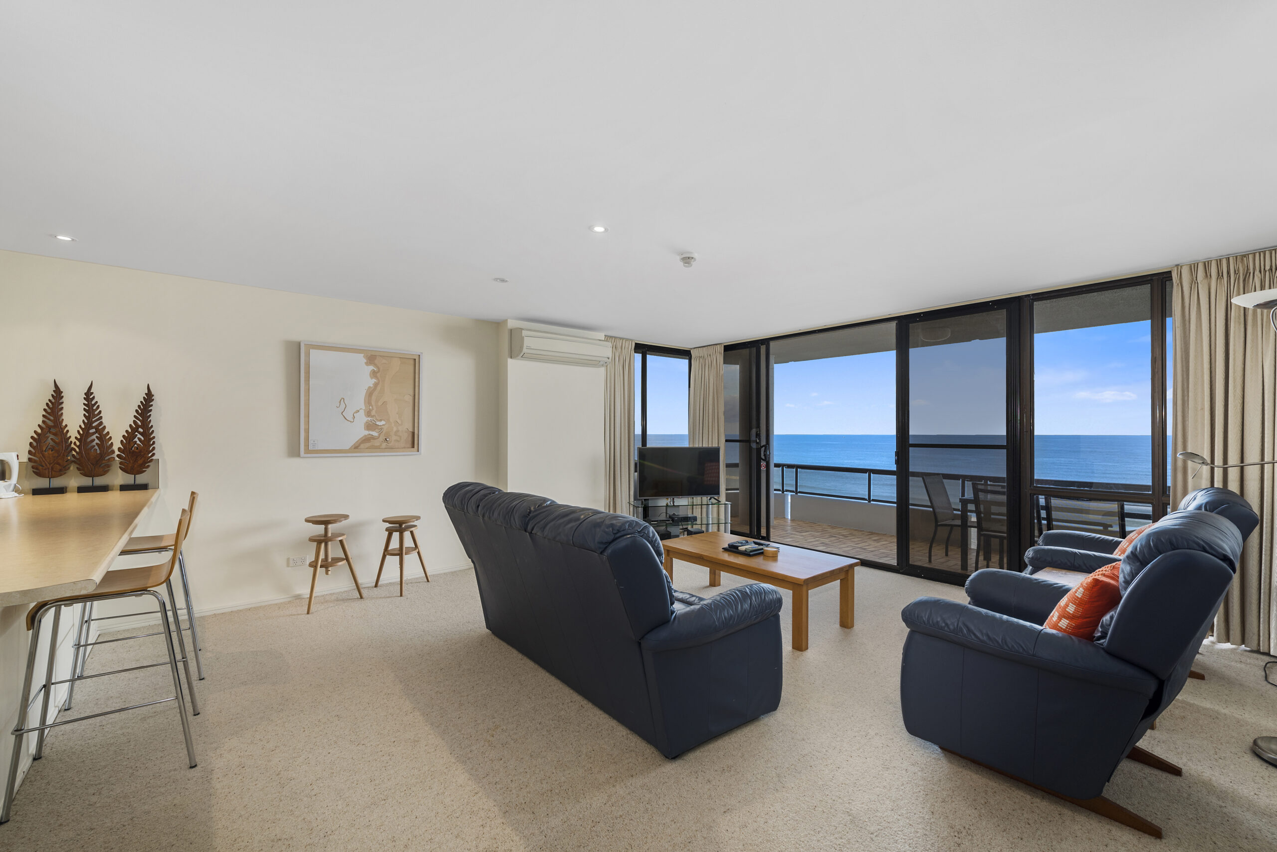 2-bedroom-premium-ocean-view-apartments-1602-01